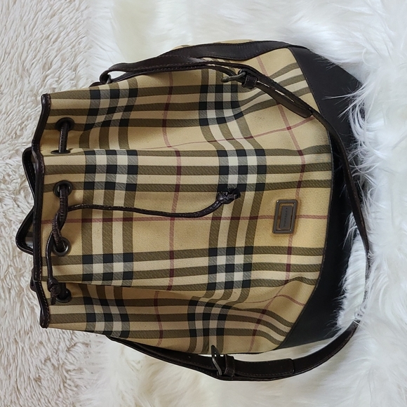 💯 Authentic Burberry Handbag 🍀 - Picture 14 of 14